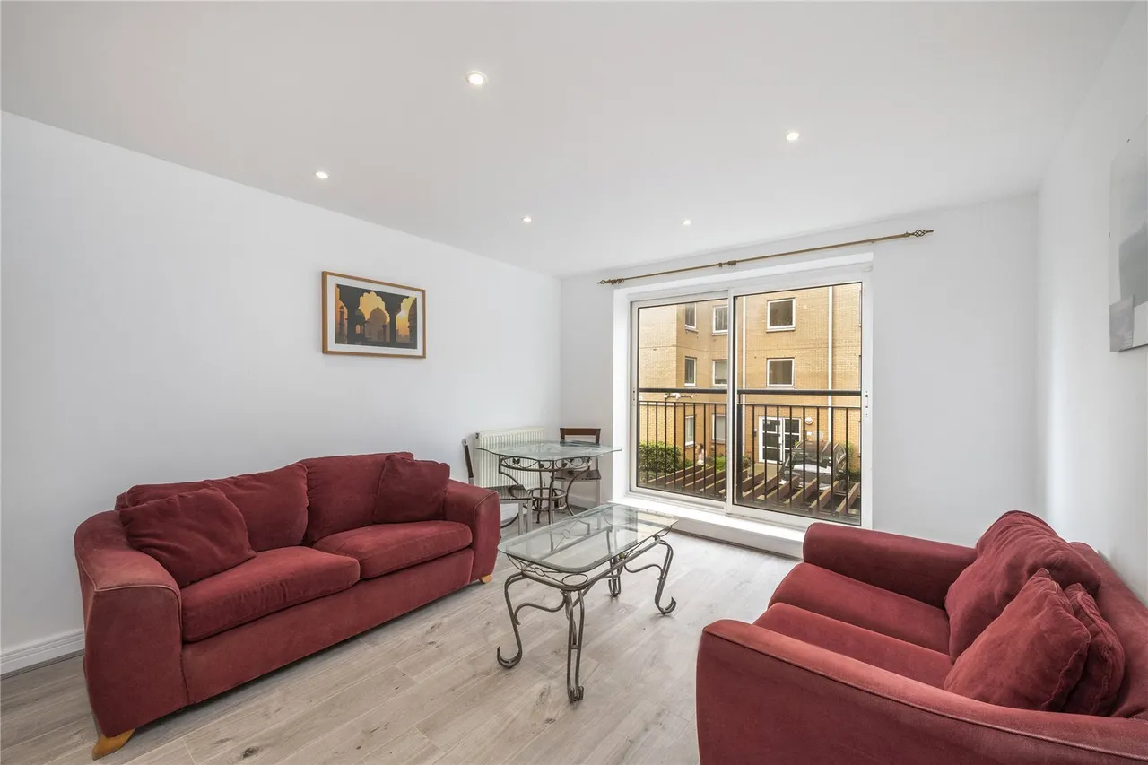 2 bed flat to rent, Newport Avenue, London, E14