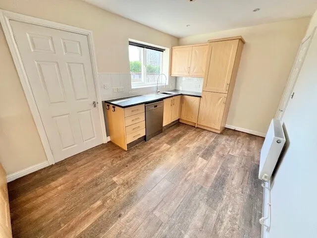 North View Road, Bradford, BD4, photo 3
