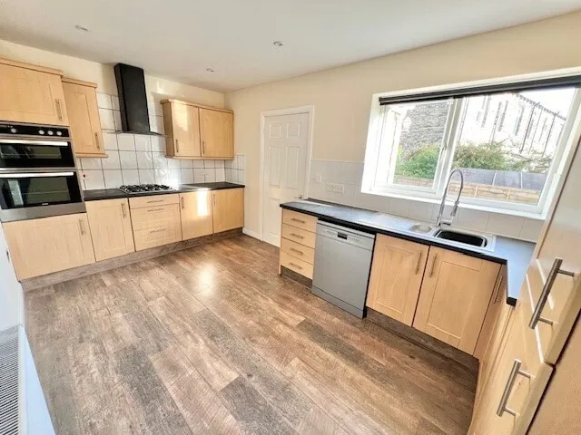 North View Road, Bradford, BD4, photo 2