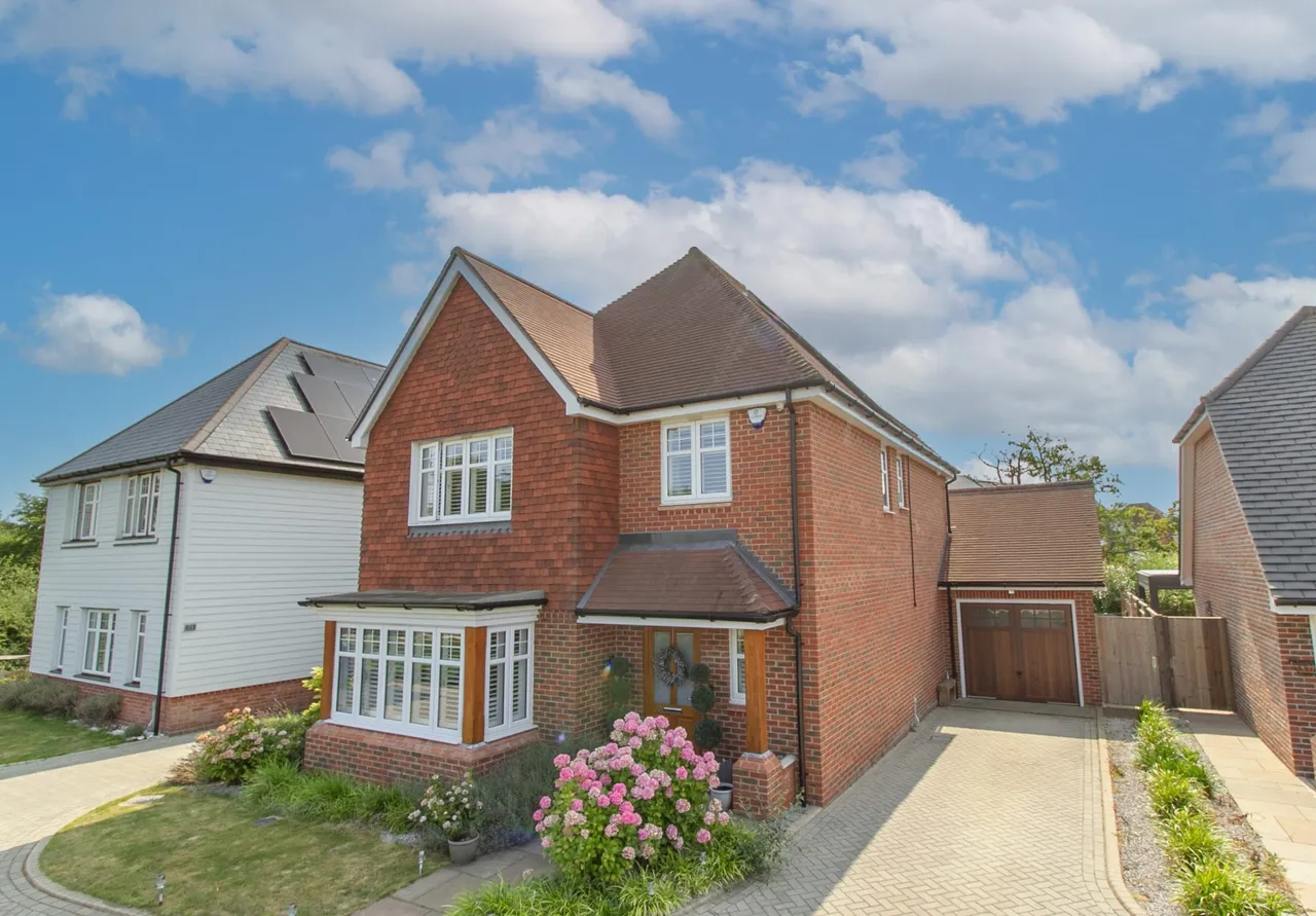 Emerald Avenue, Fleet, GU51 5DG, photo 2