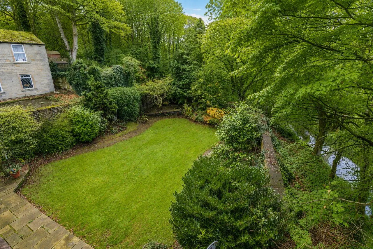 Off Thirstin Road, Honley, HD9, photo 2