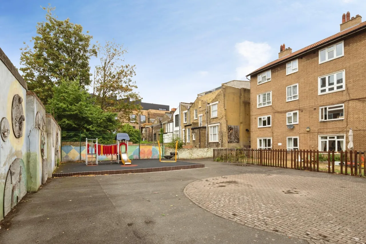 Frampton Park Road, London, E9, photo 23