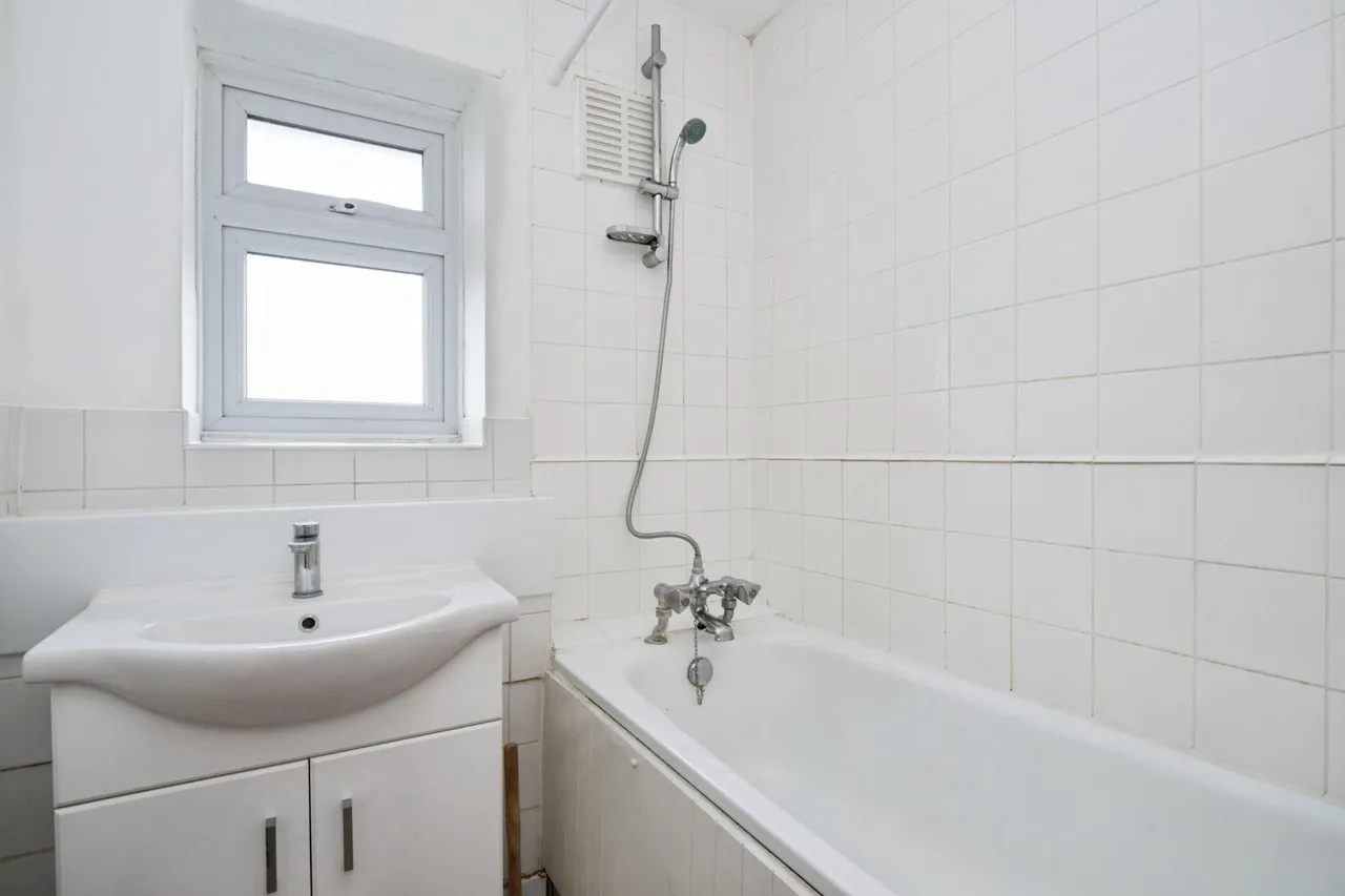 Frampton Park Road, London, E9, photo 4