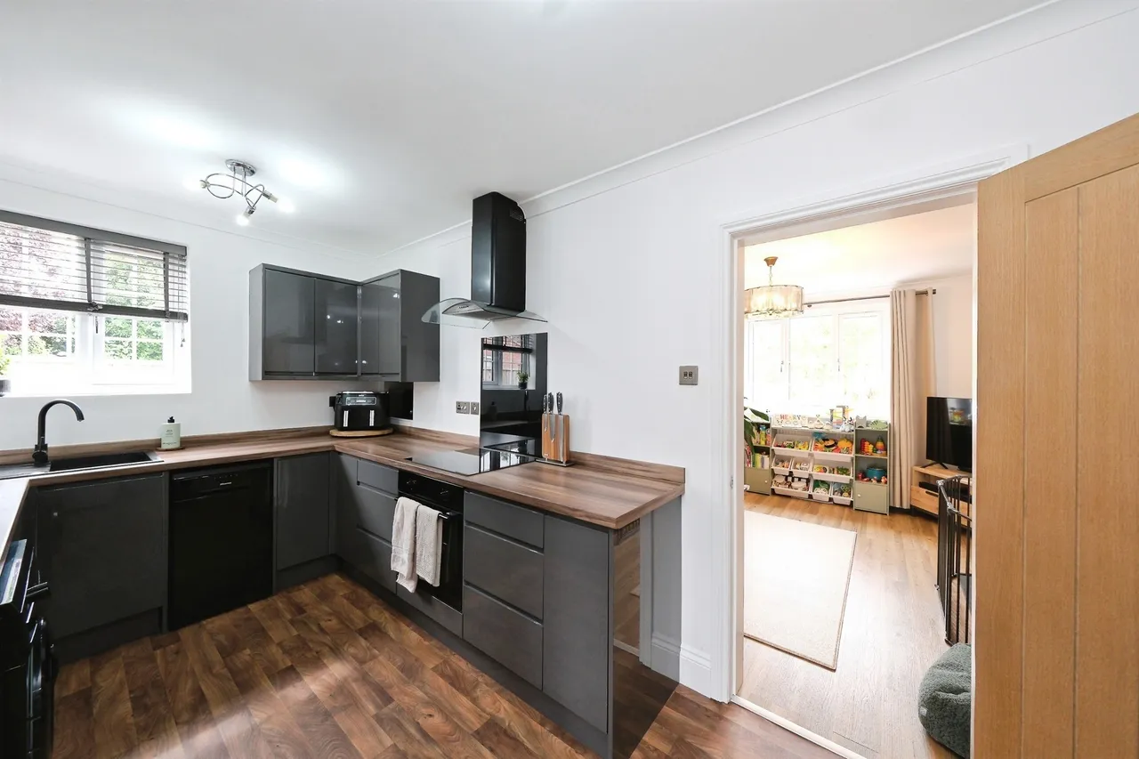 Lincoln Road, Tuxford, NG22, photo 5