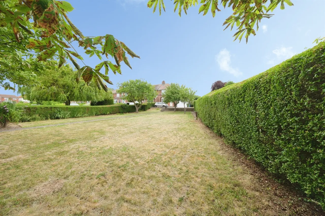 Lincoln Road, Tuxford, NG22, photo 16