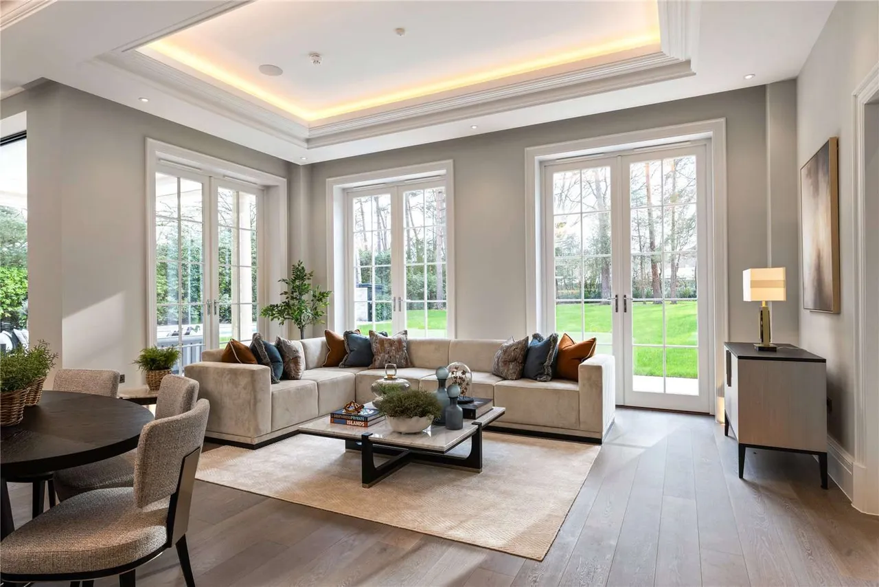 East Road, St George's Hill, Weybridge, Surrey, KT13 0LD, photo 8
