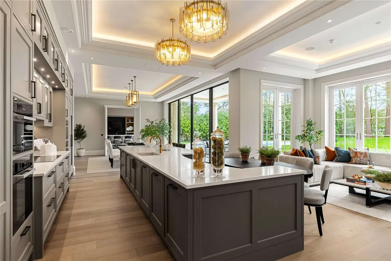 East Road, St George's Hill, Weybridge, Surrey, KT13 0LD, photo 5