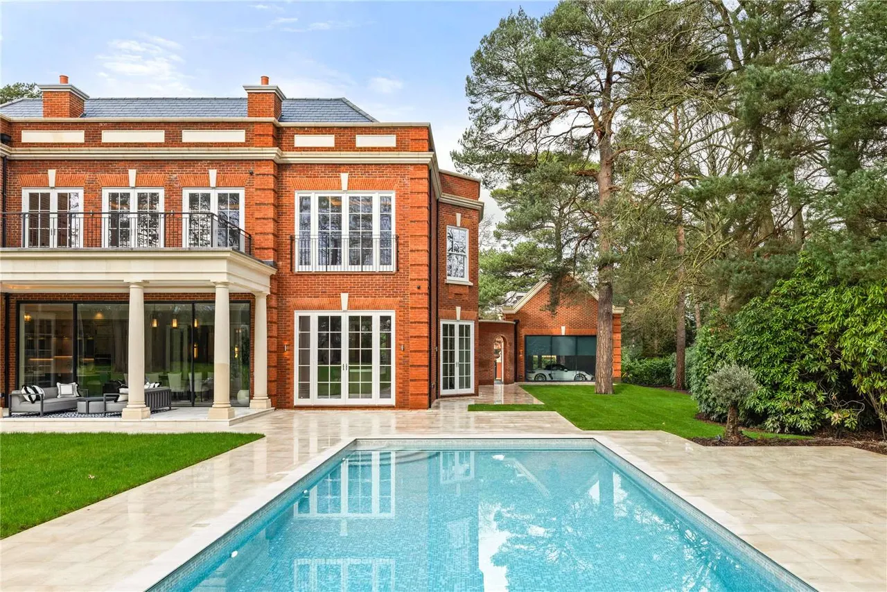 East Road, St George's Hill, Weybridge, Surrey, KT13 0LD, photo 7