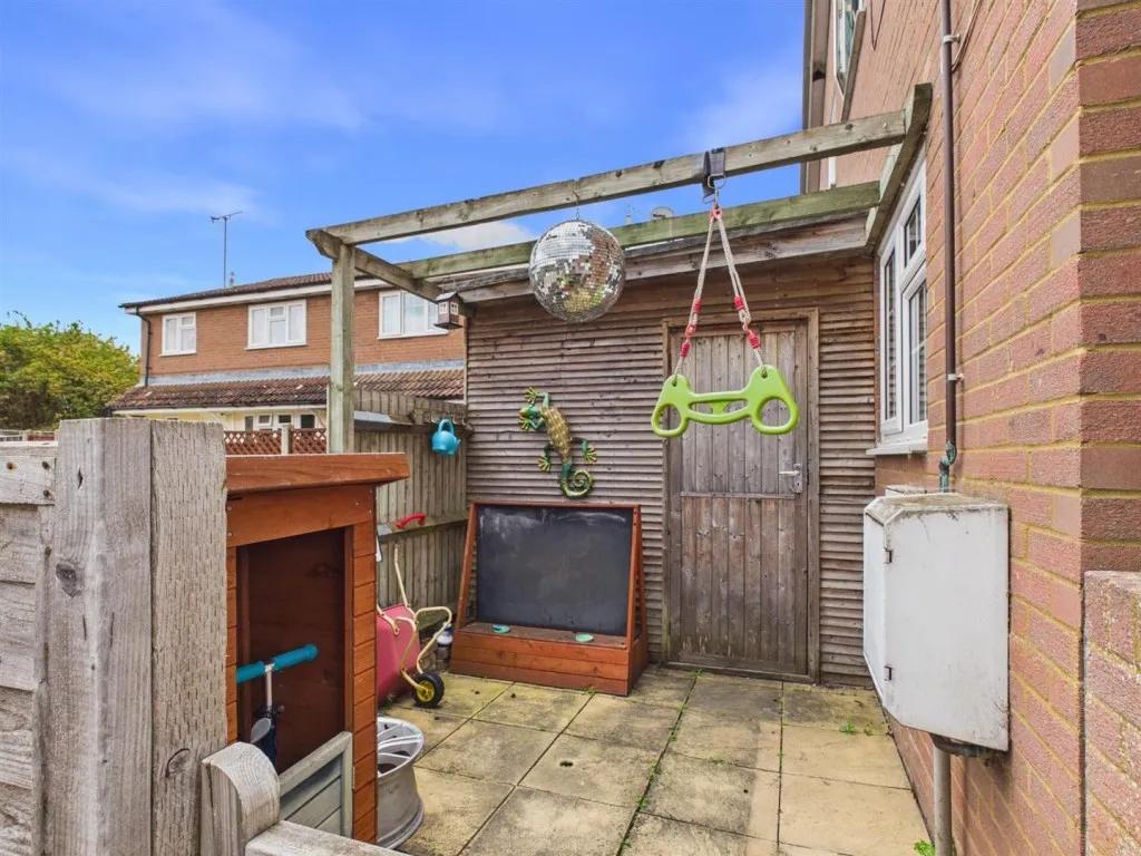 Primrose Court, Willows, photo 8
