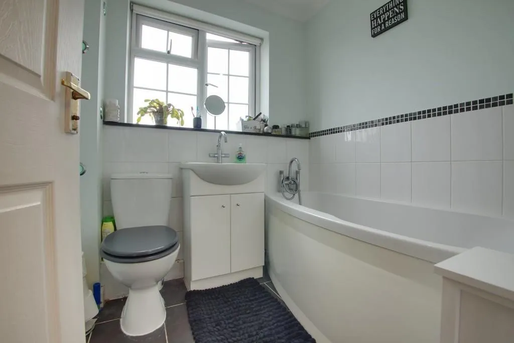 Primrose Court, Willows, photo 7