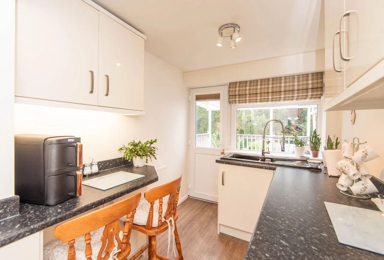 Southfield Avenue, Hasland, S41, photo 8