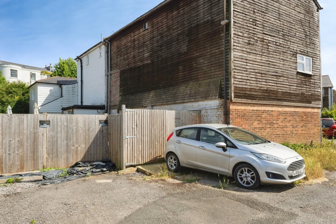 Station Road, Robertsbridge, TN32, photo 17