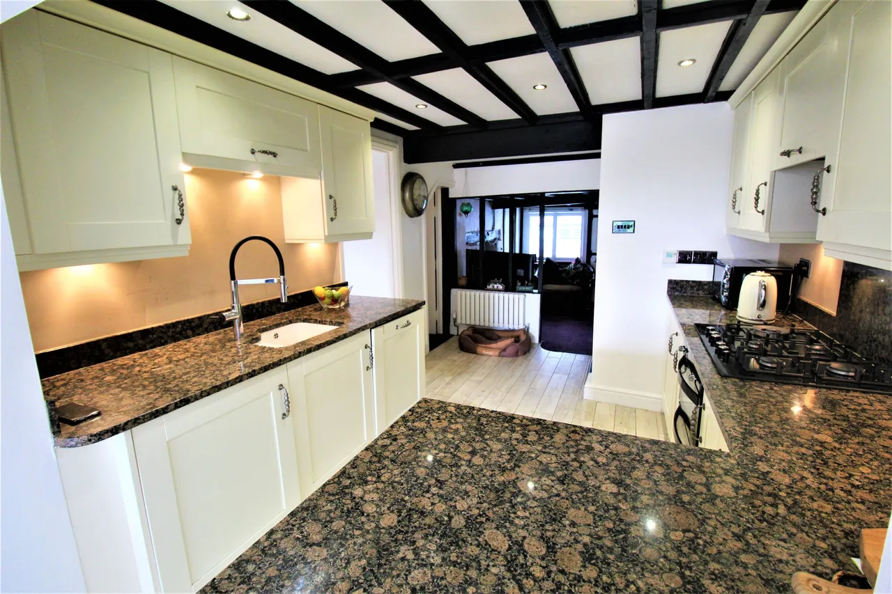 North Stifford, Grays, Essex, RM16 5UE, photo 2
