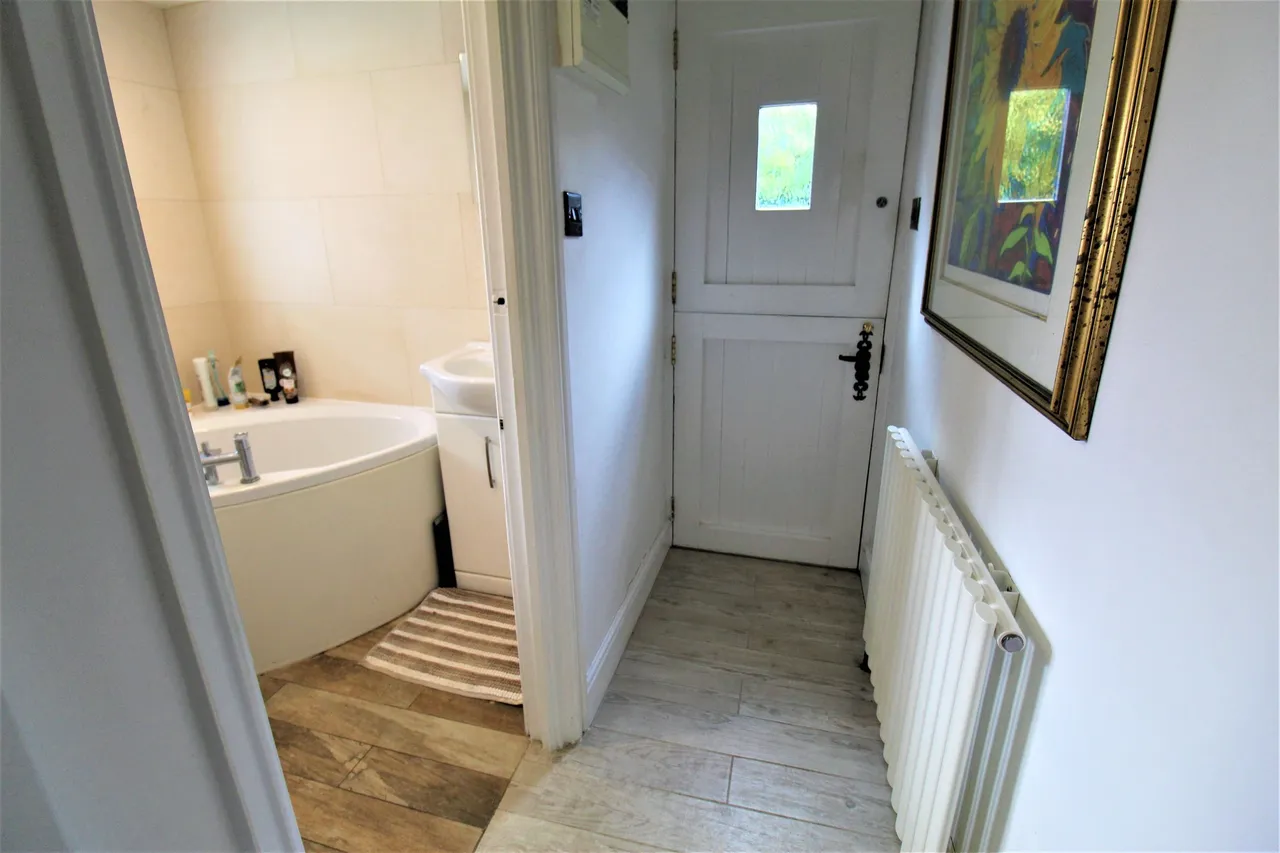North Stifford, Grays, Essex, RM16 5UE, photo 8