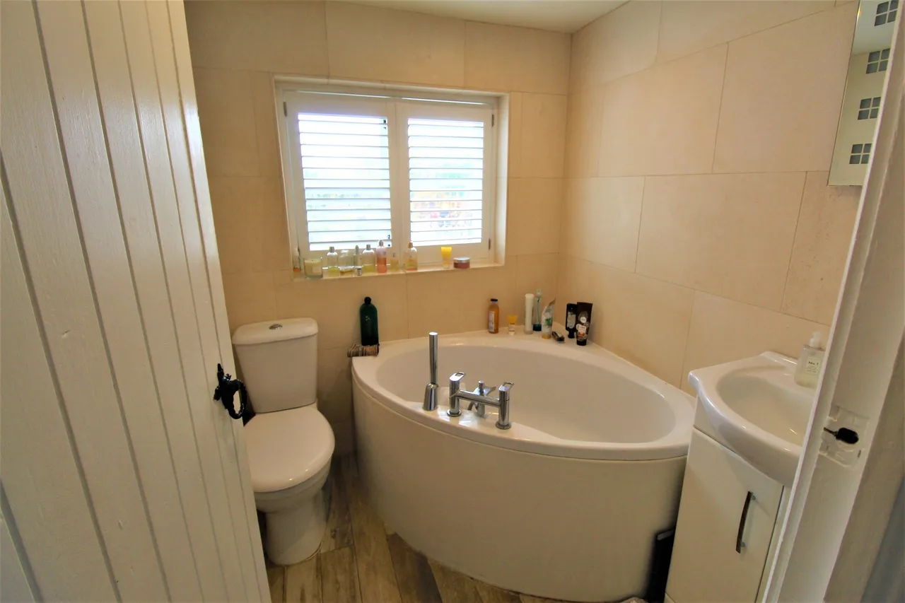 North Stifford, Grays, Essex, RM16 5UE, photo 9