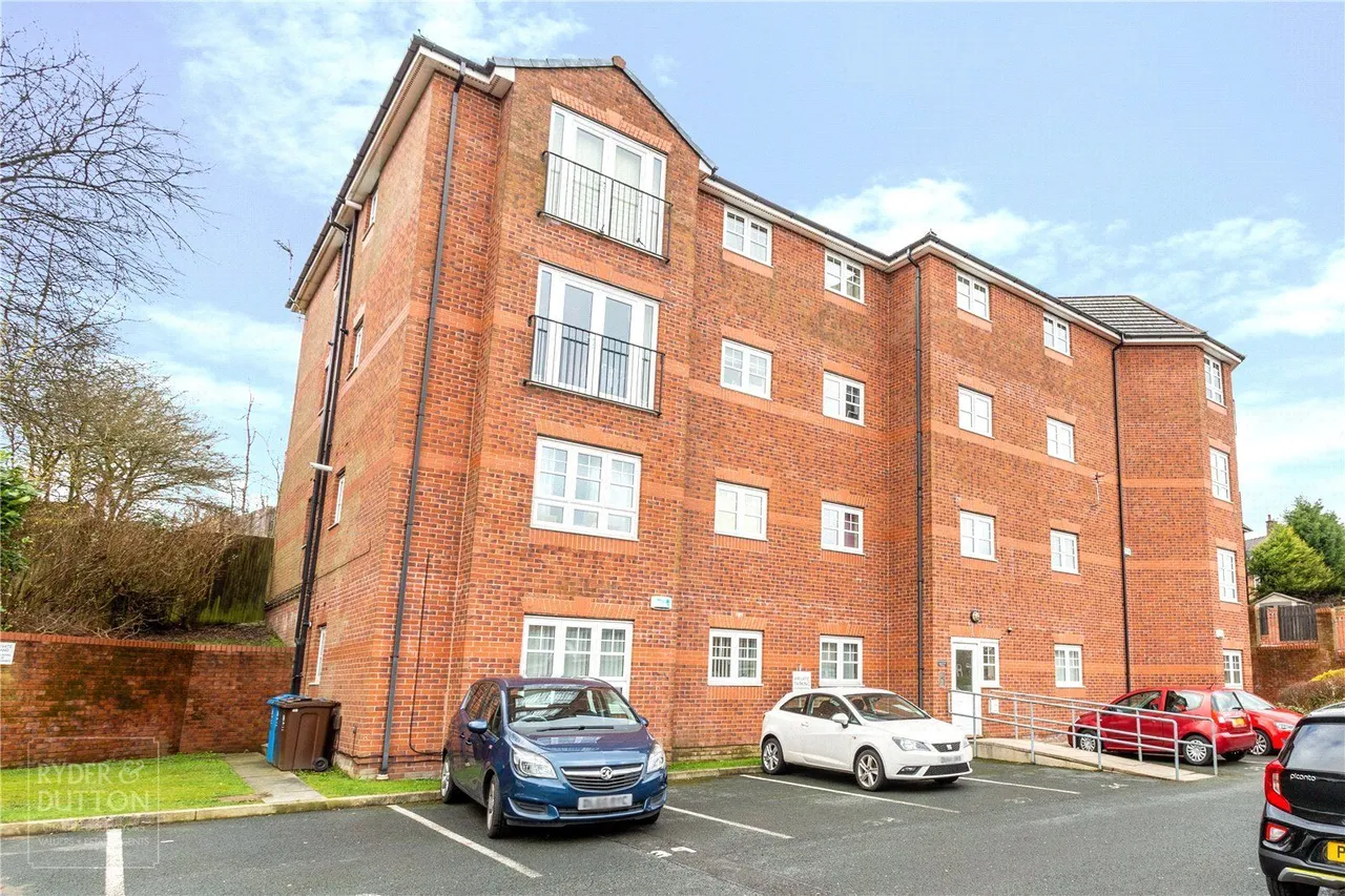 2 bed flat for sale, Elmstone Drive, Royton, OL2