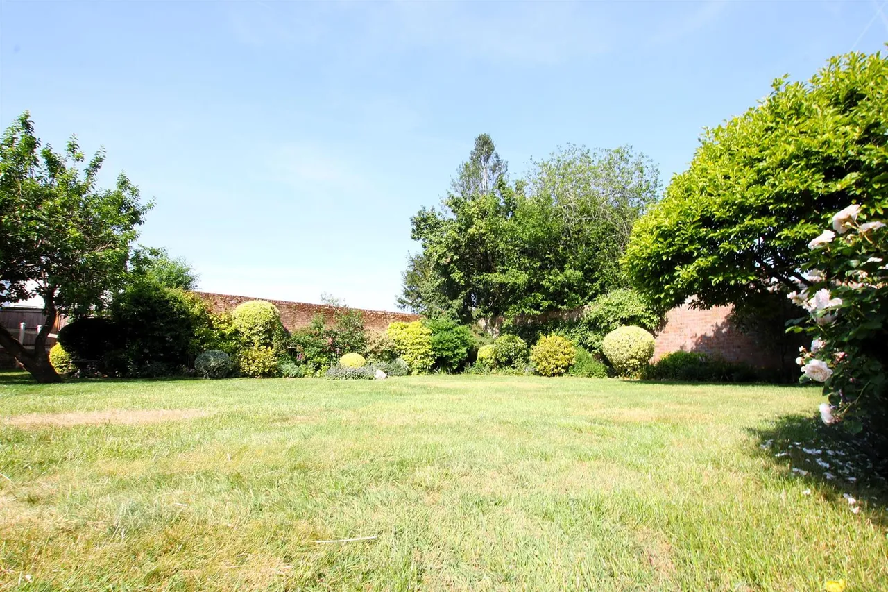 Rectory Close, Ashtead, KT21, photo 28