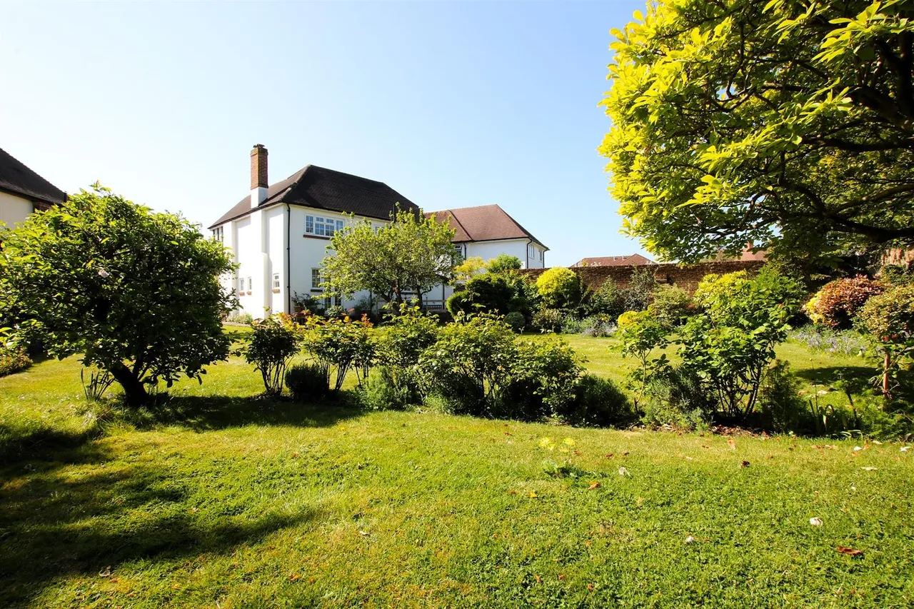 Rectory Close, Ashtead, KT21, photo 3