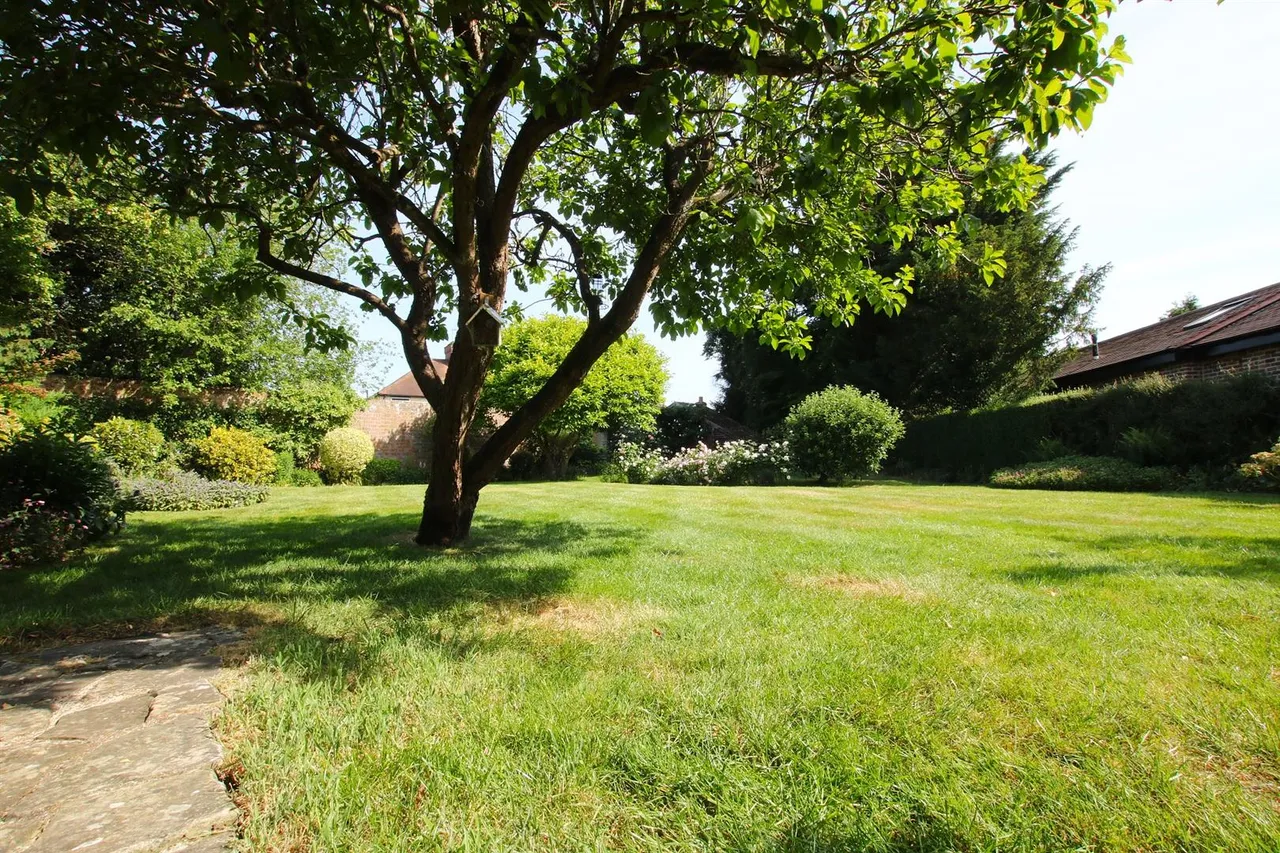 Rectory Close, Ashtead, KT21, photo 27