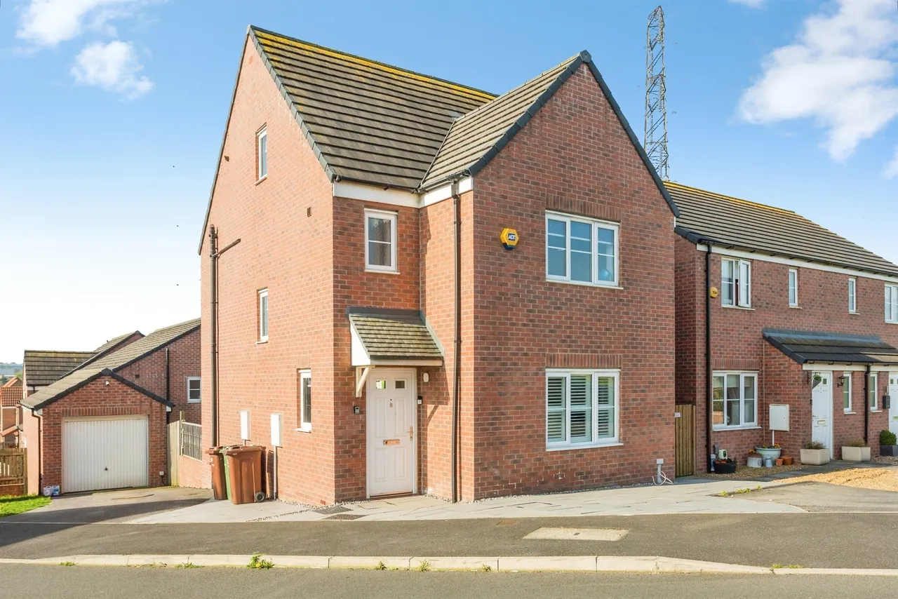 4 bed house for sale — Rhubarb Hill, WAKEFIELD
