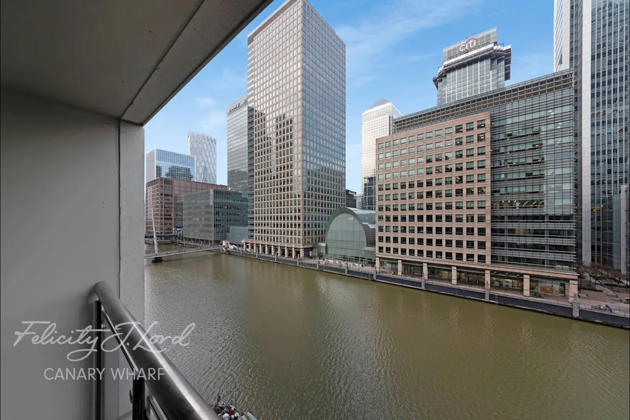2 bed flat for sale, South Quay Square