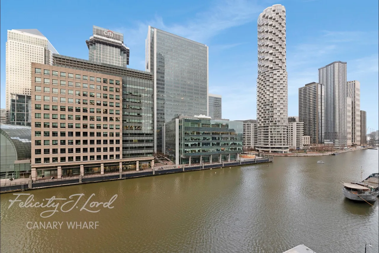 South Quay Square, photo 14
