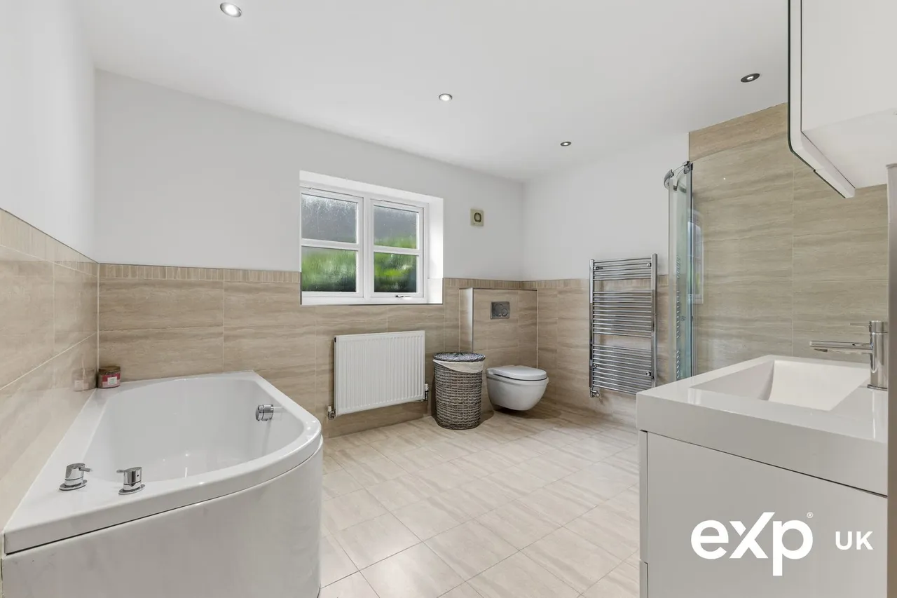 Church Drive, Ravenshead, photo 30