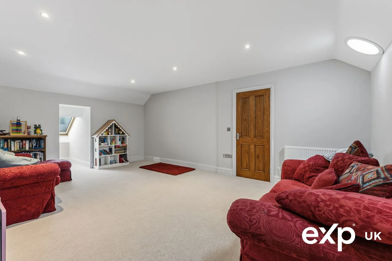 Church Drive, Ravenshead, photo 37