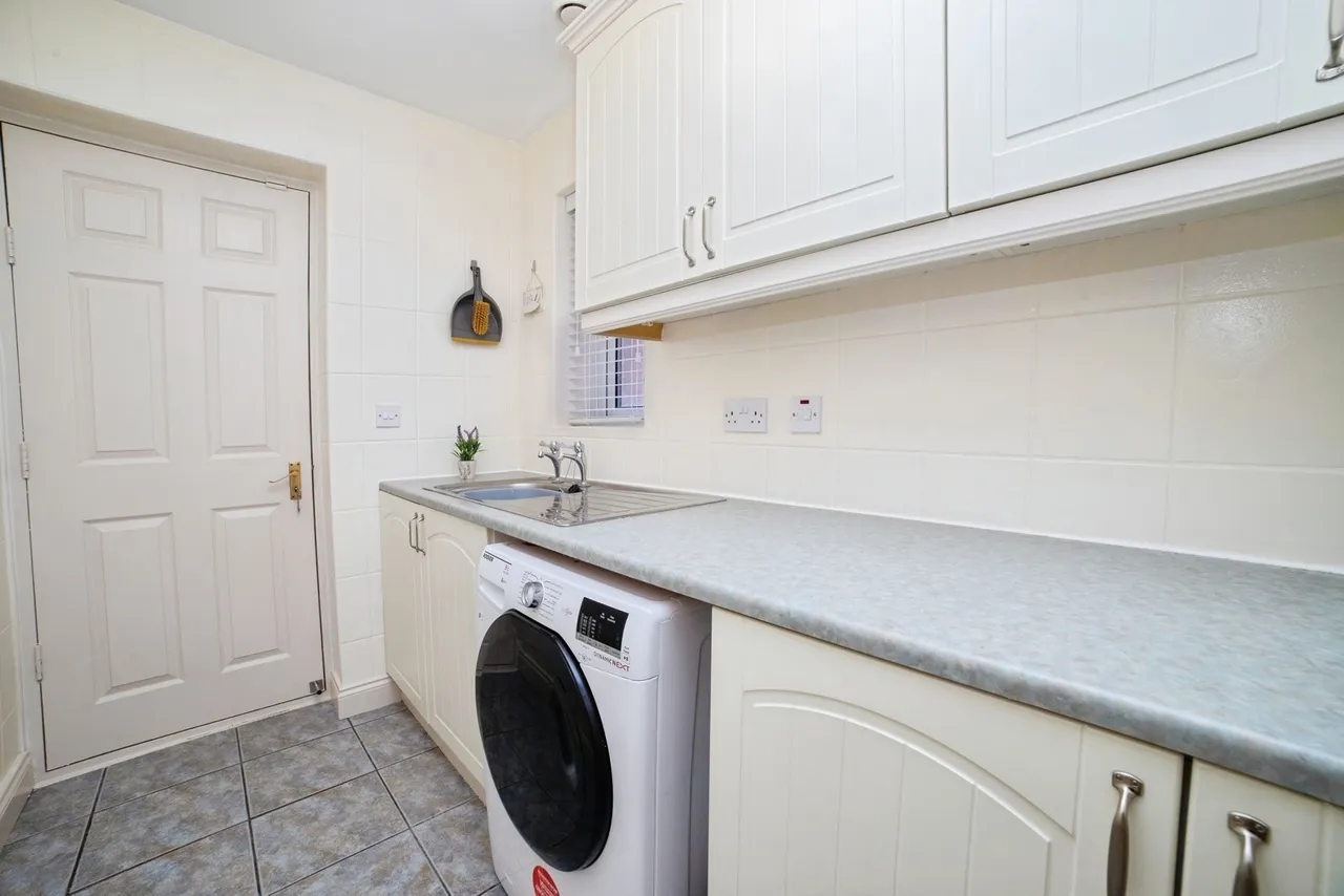 Rose Cottage Drive, Huthwaite, Sutton-in-Ashfield, Nottinghamshire, NG17, photo 9