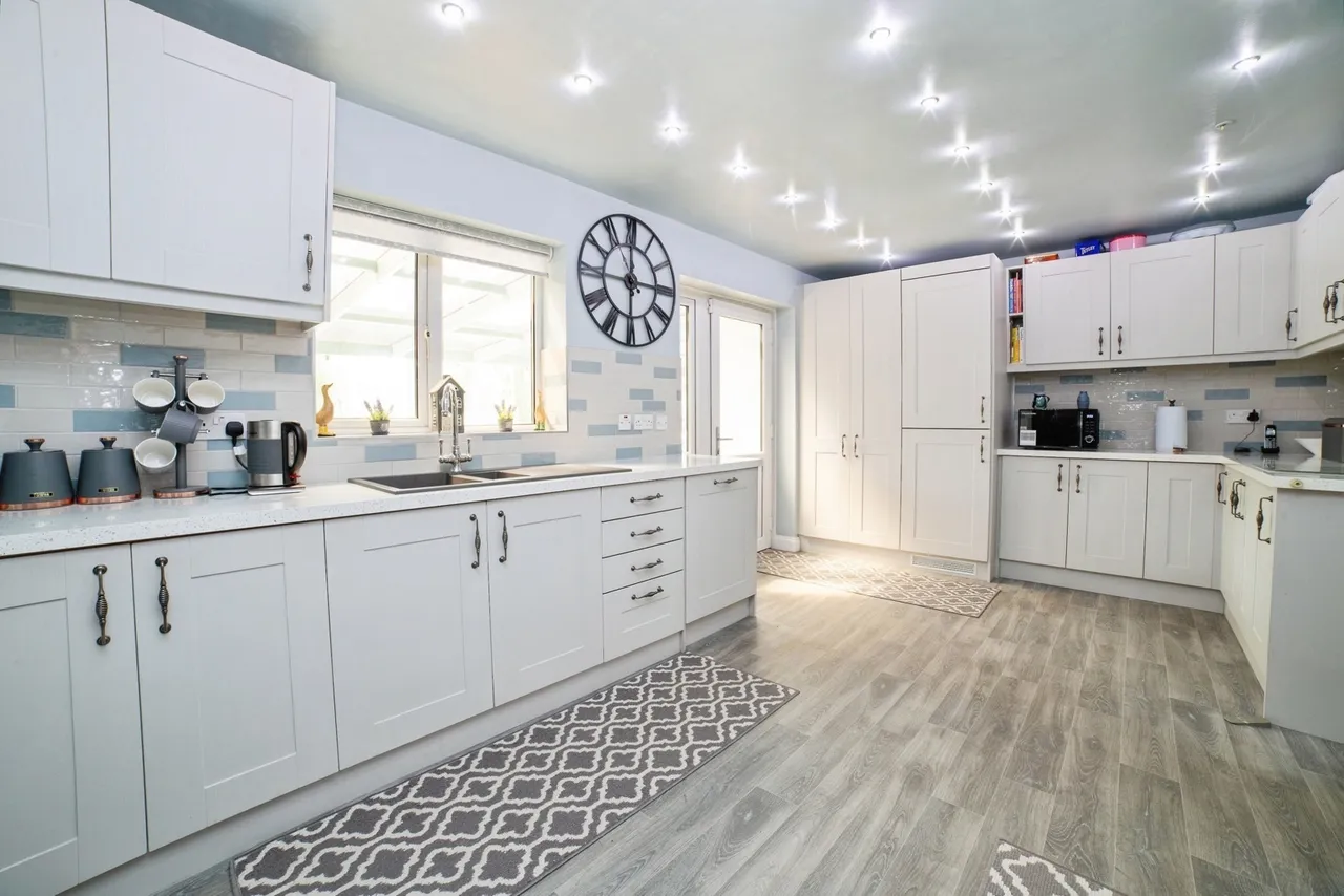 Rose Cottage Drive, Huthwaite, Sutton-in-Ashfield, Nottinghamshire, NG17, photo 6