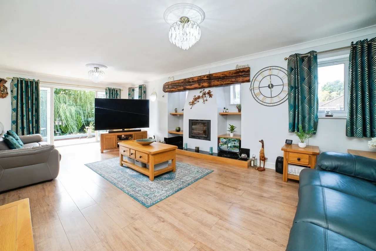 Rose Cottage Drive, Huthwaite, Sutton-in-Ashfield, Nottinghamshire, NG17, photo 4