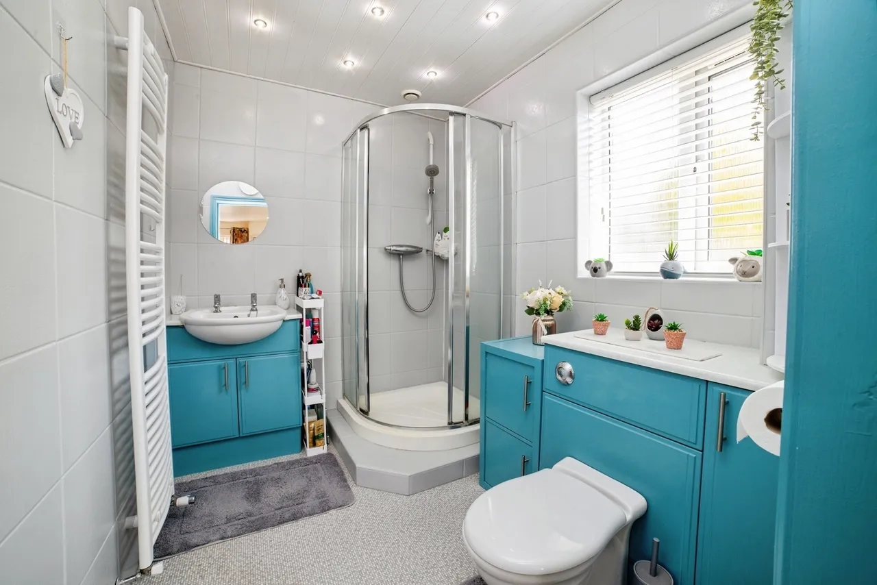 Rose Cottage Drive, Huthwaite, Sutton-in-Ashfield, Nottinghamshire, NG17, photo 12