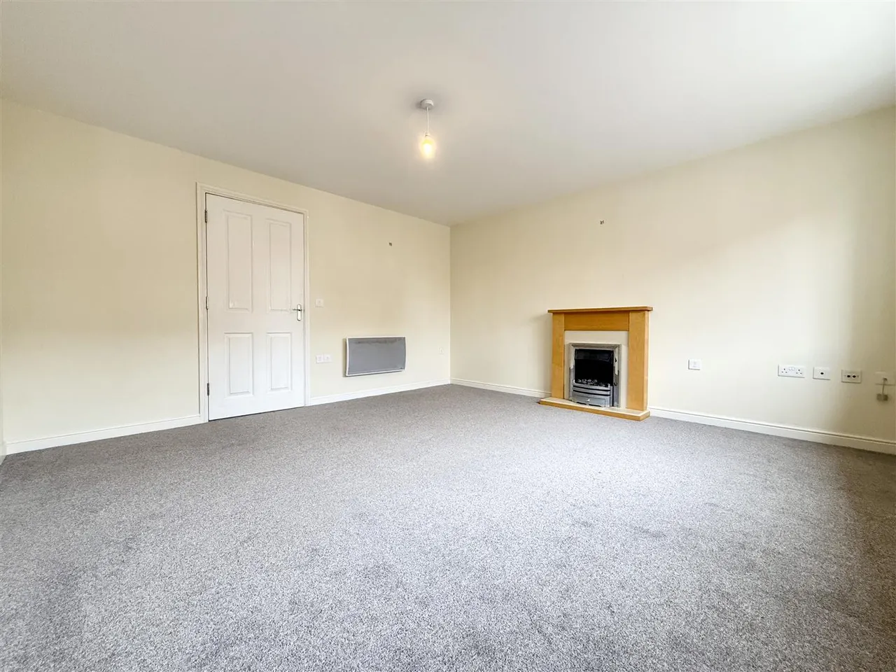 Bright Wire Crescent, Eastleigh, photo 3