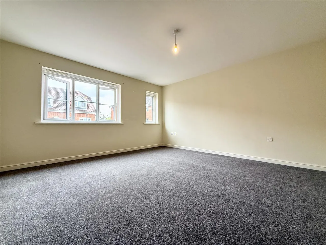 Bright Wire Crescent, Eastleigh, photo 4