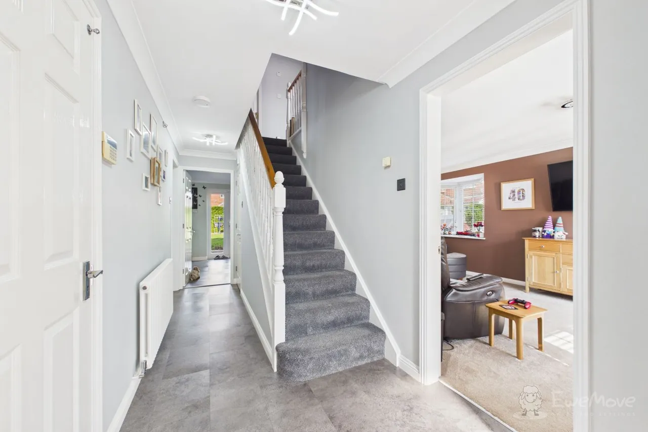 Gloster Close, Hawkinge, CT18, photo 11