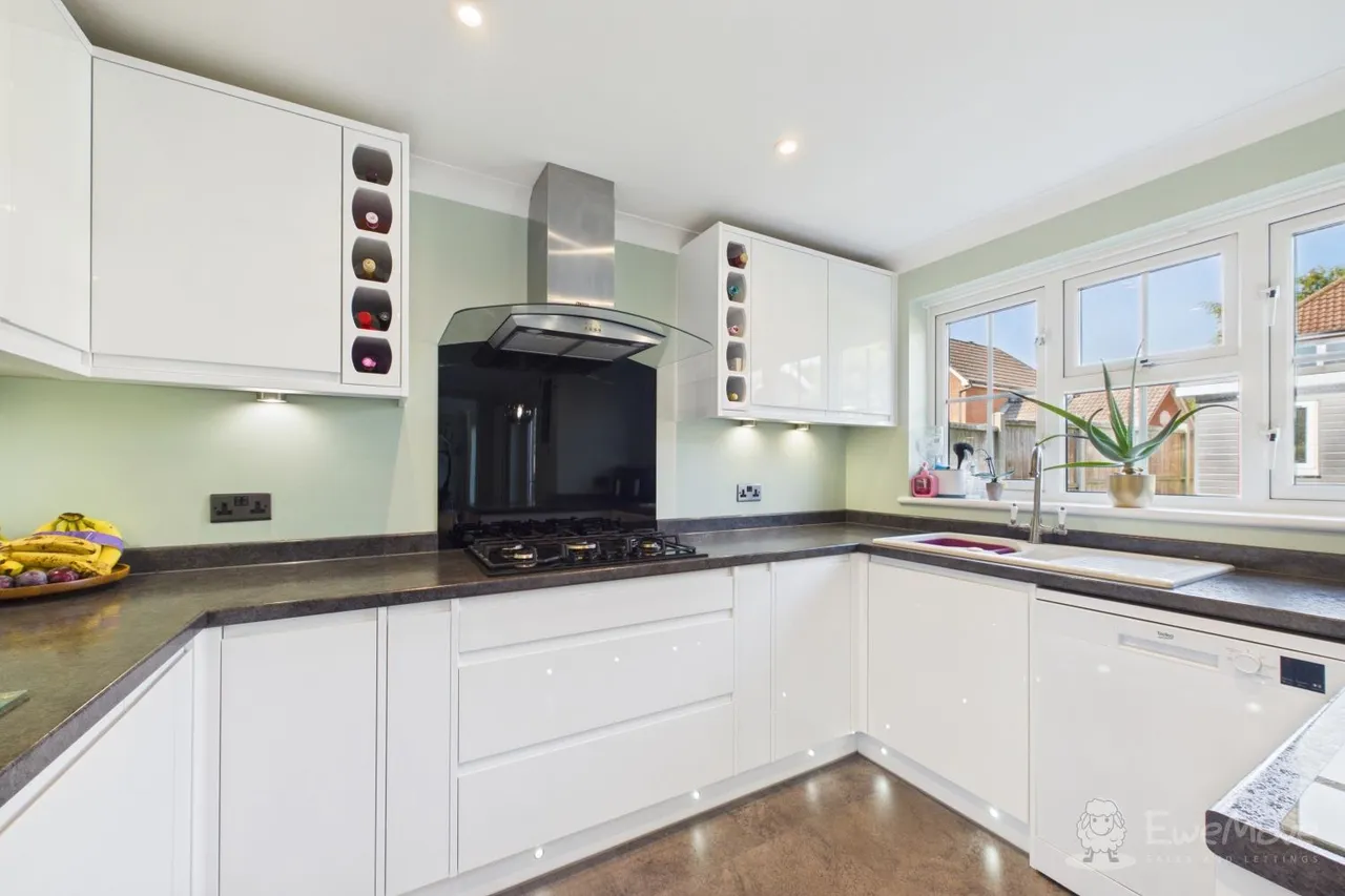 Gloster Close, Hawkinge, CT18, photo 4