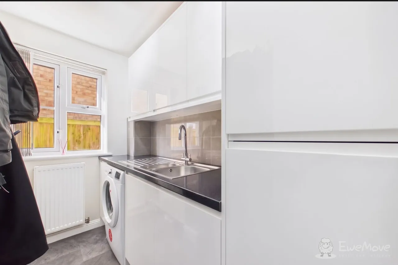 Gloster Close, Hawkinge, CT18, photo 7