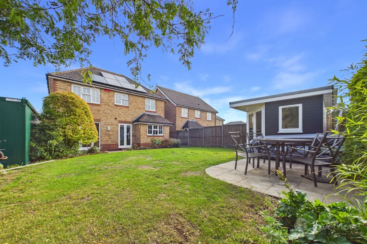 Gloster Close, Hawkinge, CT18, photo 2