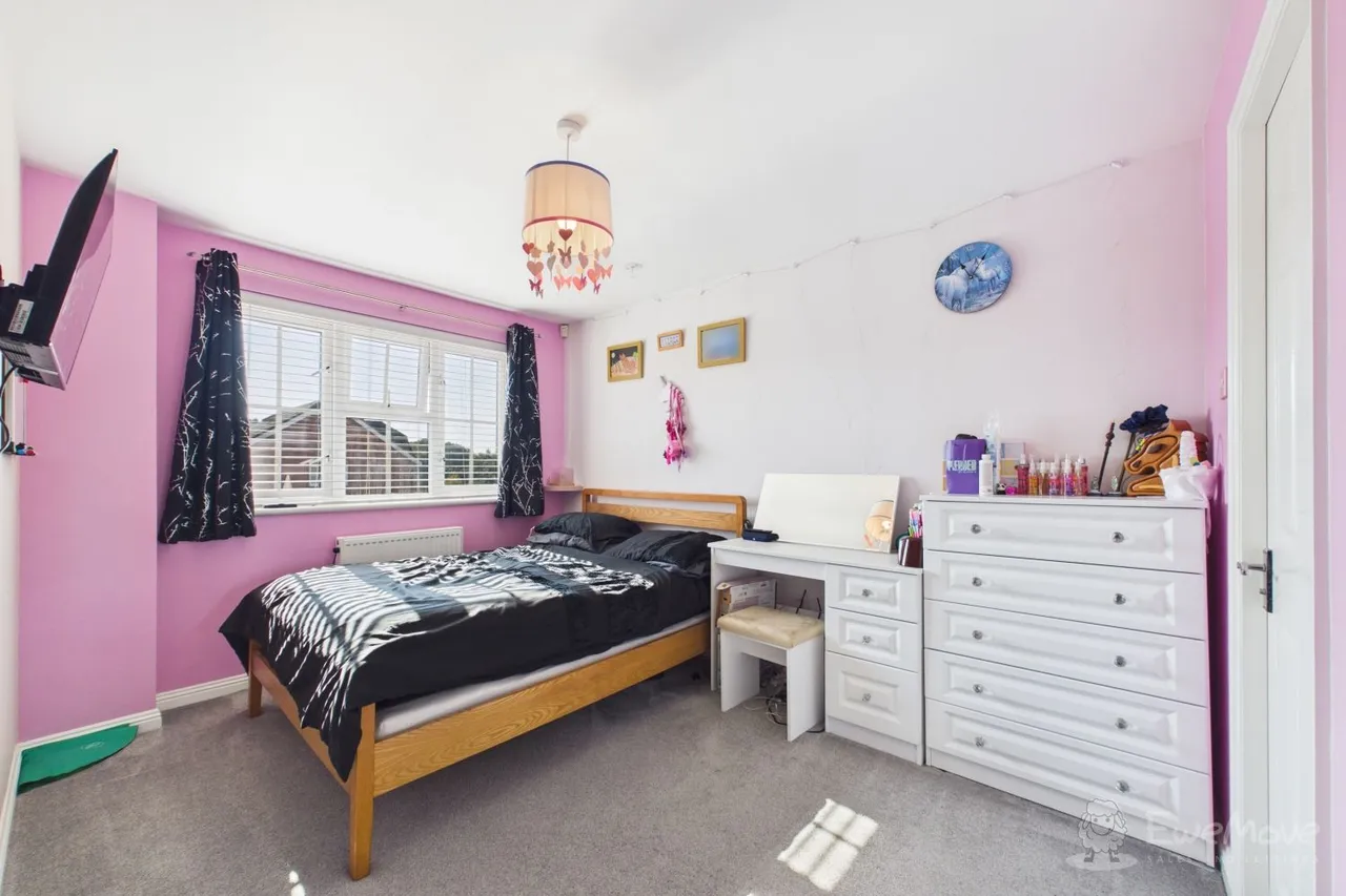 Gloster Close, Hawkinge, CT18, photo 15