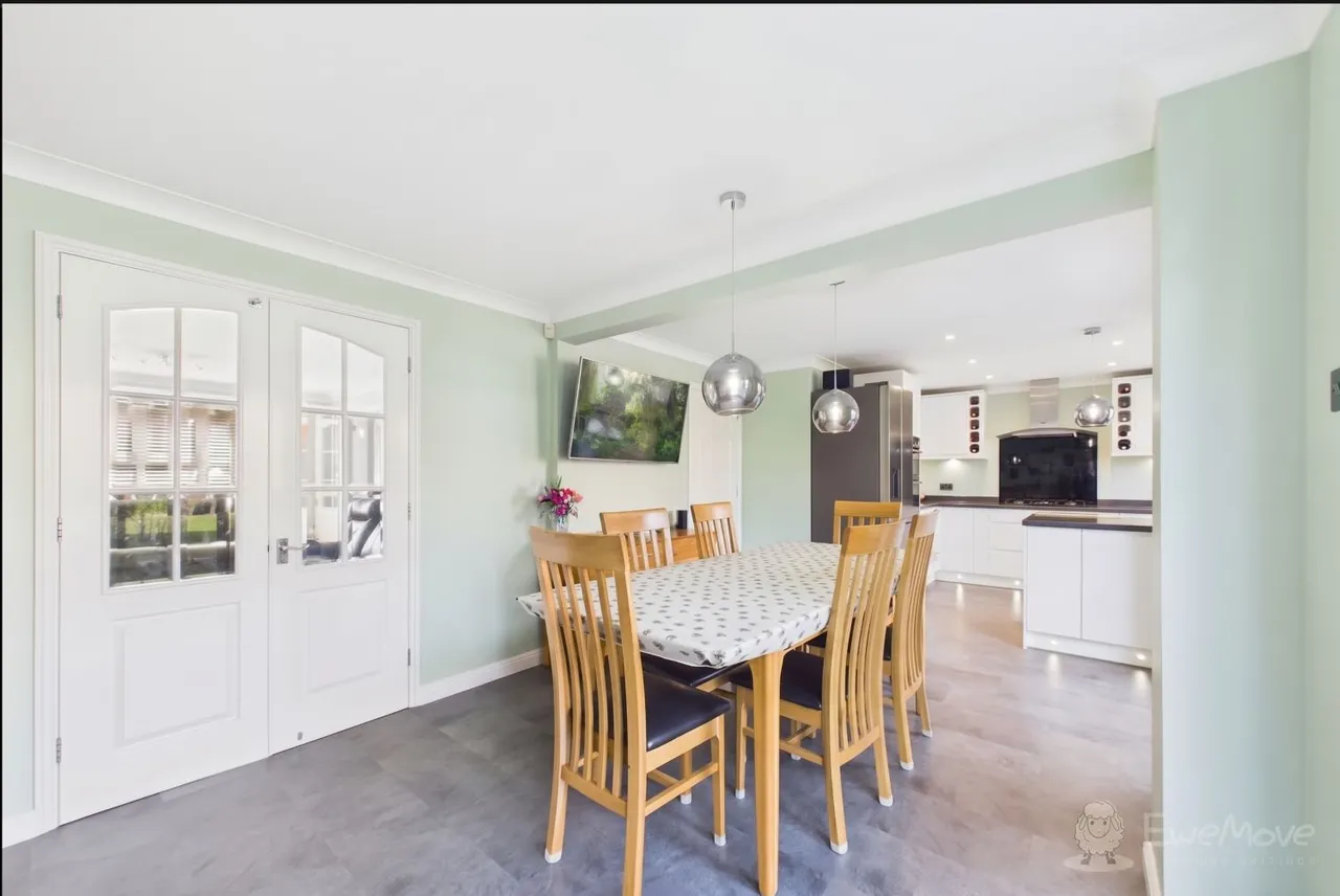 Gloster Close, Hawkinge, CT18, photo 5