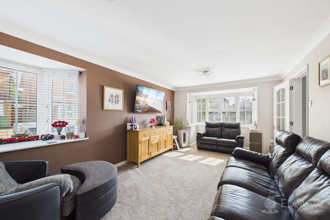 Gloster Close, Hawkinge, CT18, photo 8