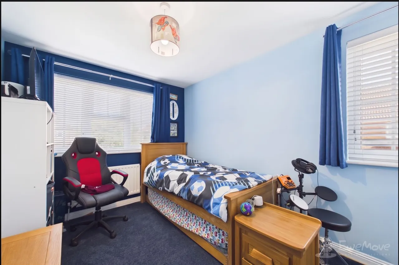 Gloster Close, Hawkinge, CT18, photo 18