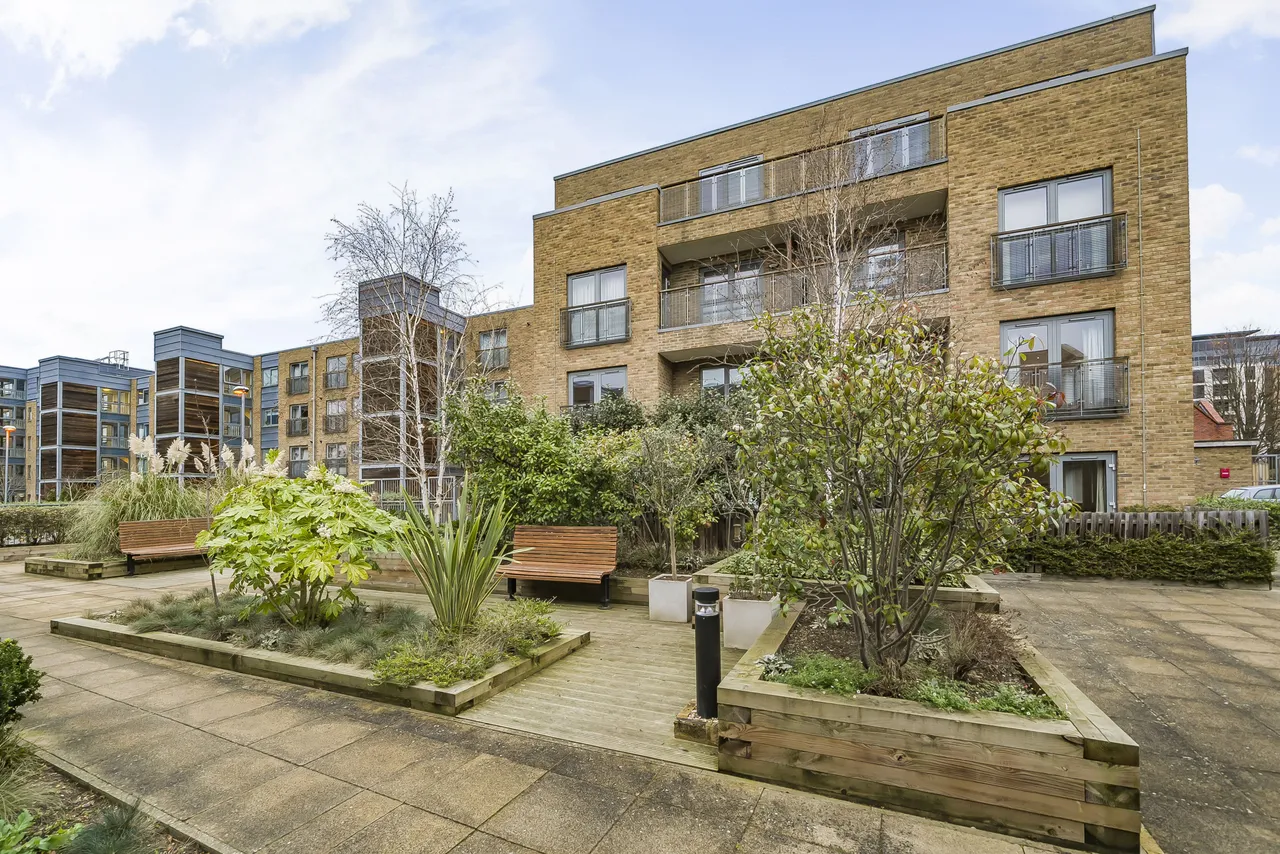 1 bed flat to rent — 152 Bagleys Lane, London