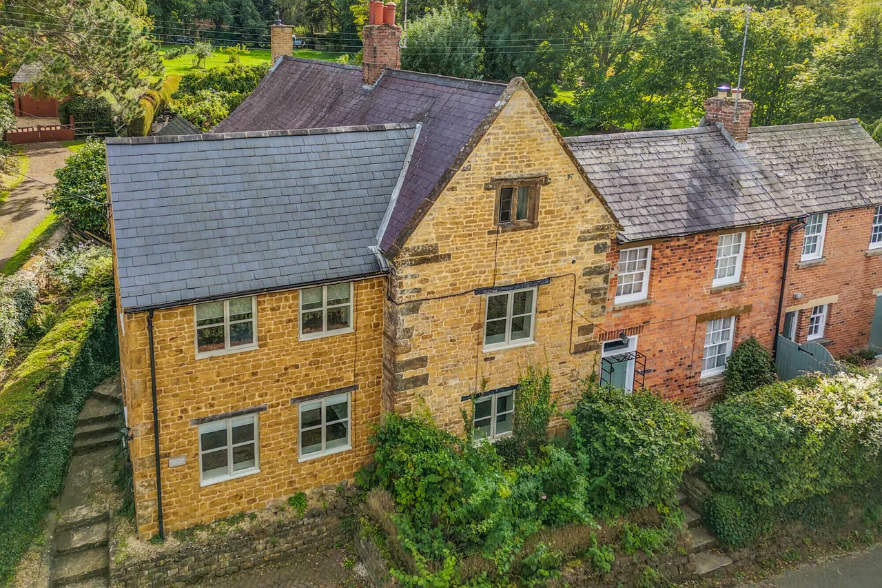 3 bed house for sale, Sibford Ferris, Nr Banbury, OX15