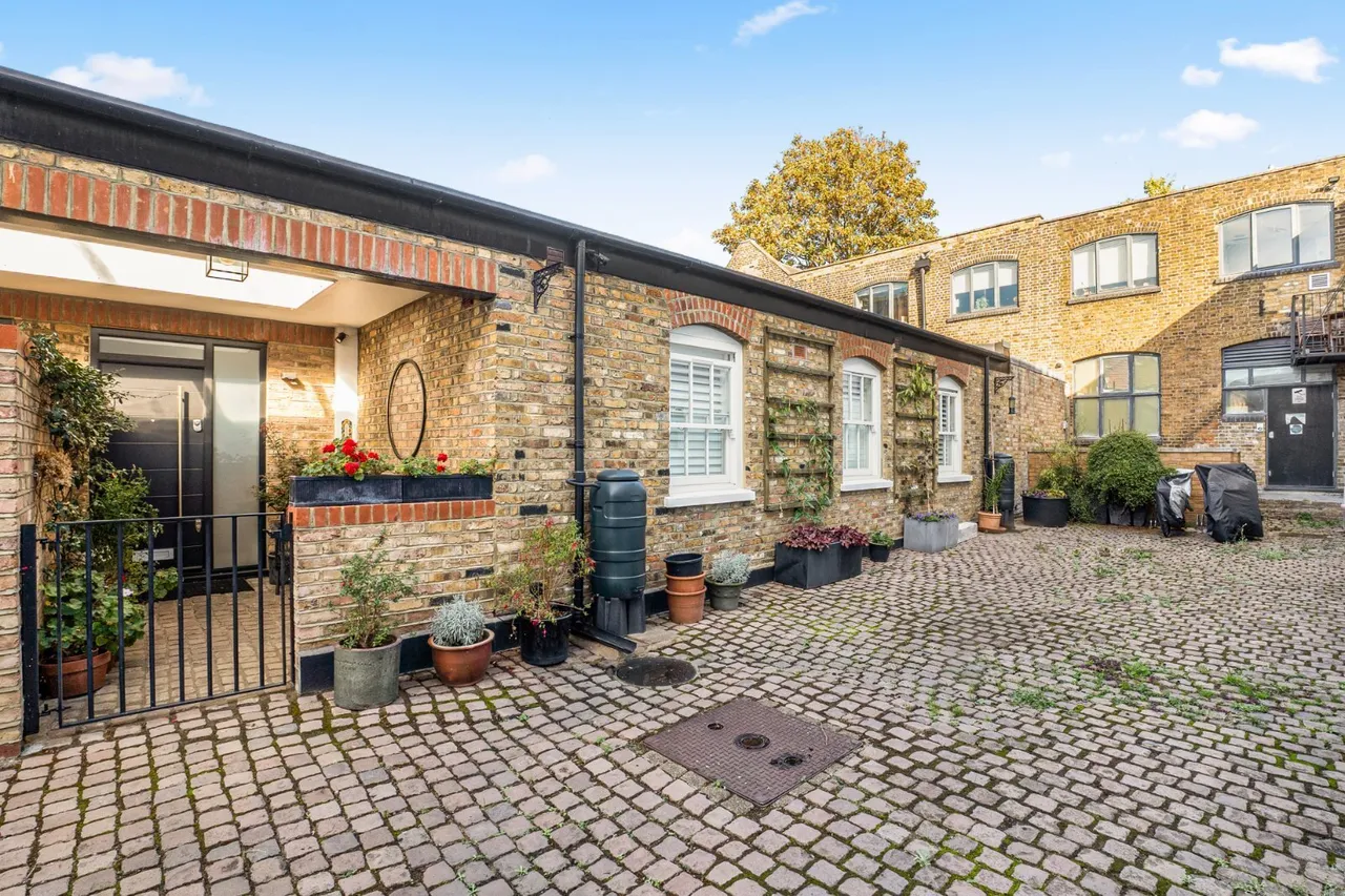 2 bed house for sale, Filmer Mews, Fulham, SW6