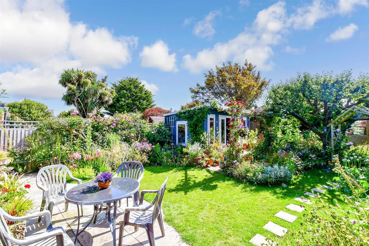 2 bed house for sale, Meadow Walk, Bognor Regis, PO22