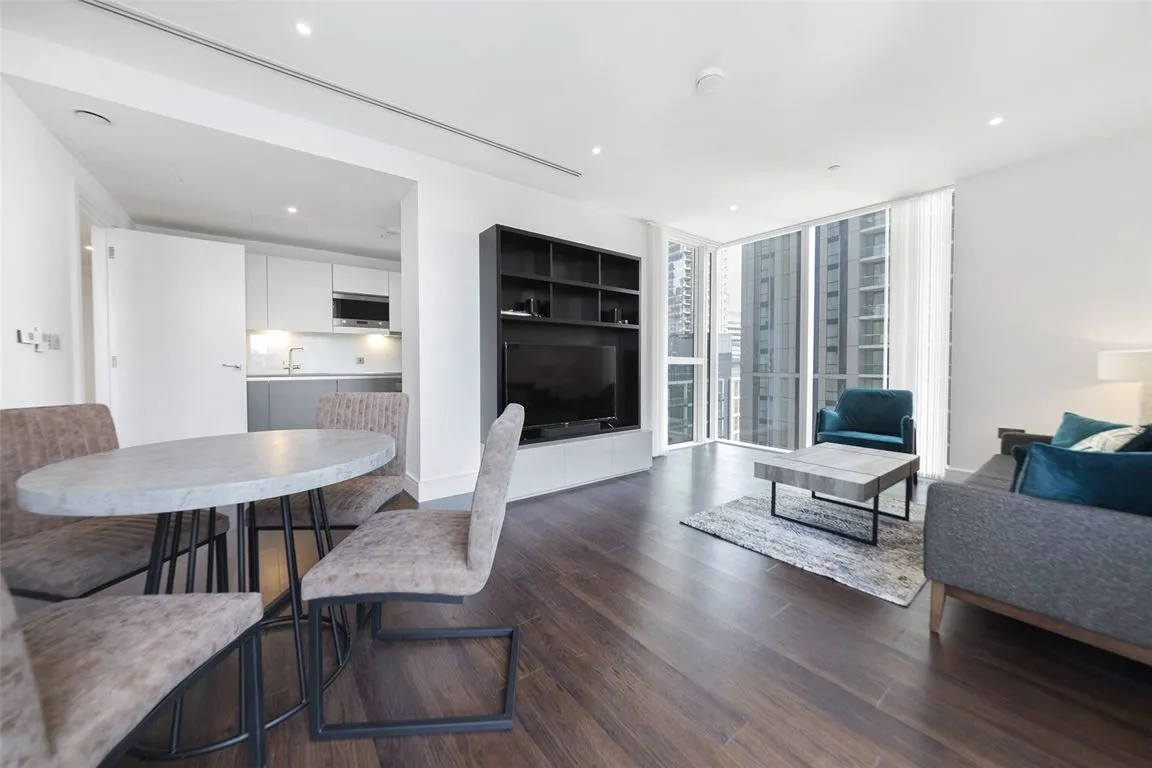 2 bed flat for sale — Maine Tower, London
