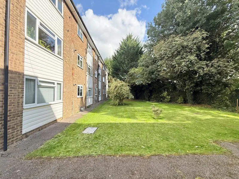 Fennels Road, High Wycombe HP11 1SS, photo 2