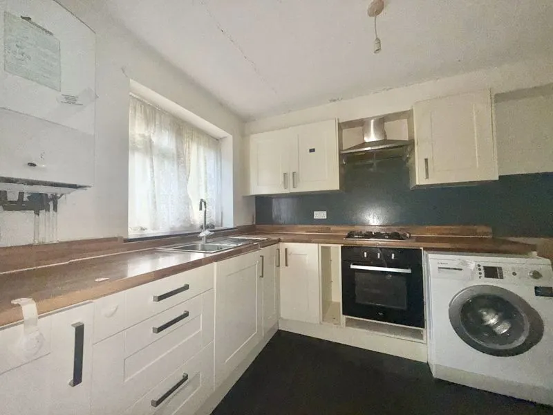 2 bed flat for sale — Fennels Road, High Wycombe HP11 1SS