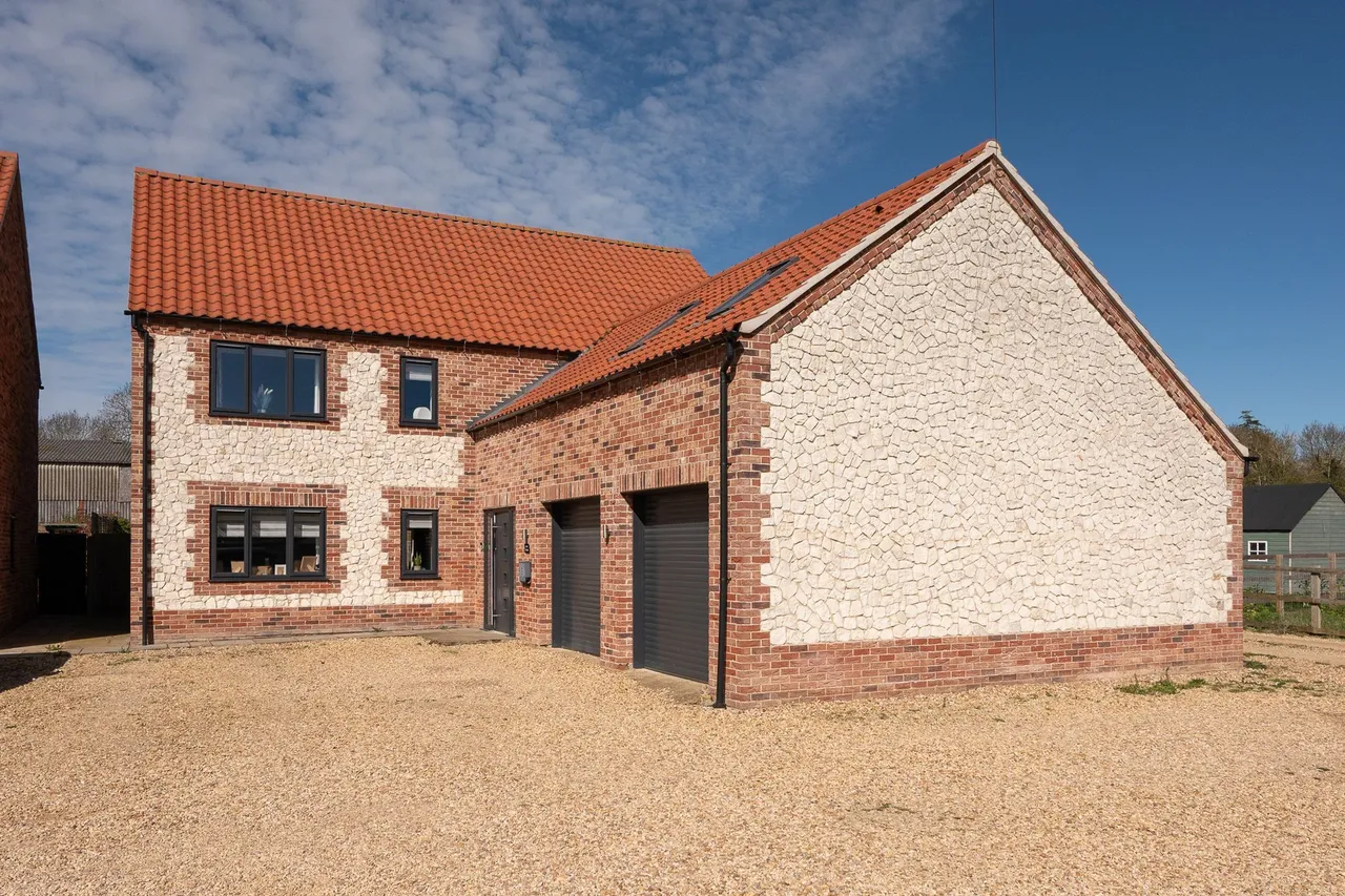 Bright and Spacious Home in Gayton, photo 4